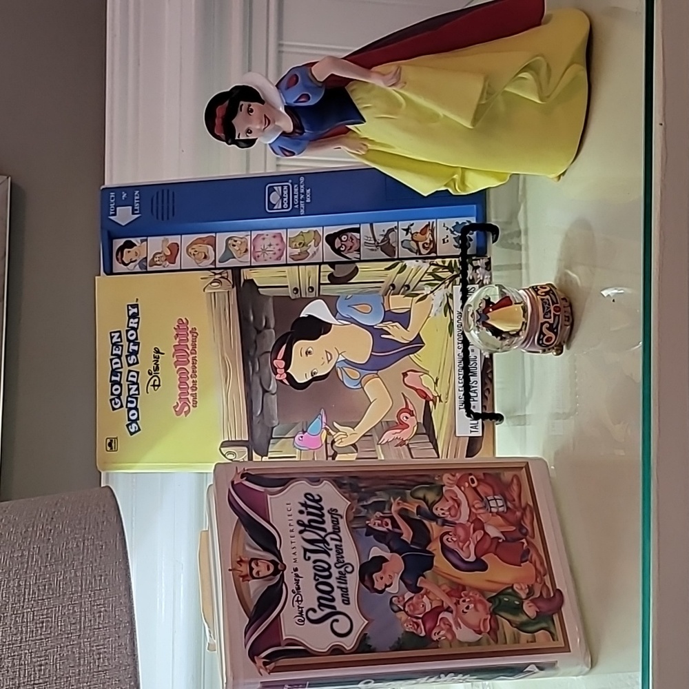 Disney $ Bank Snow-White Lot